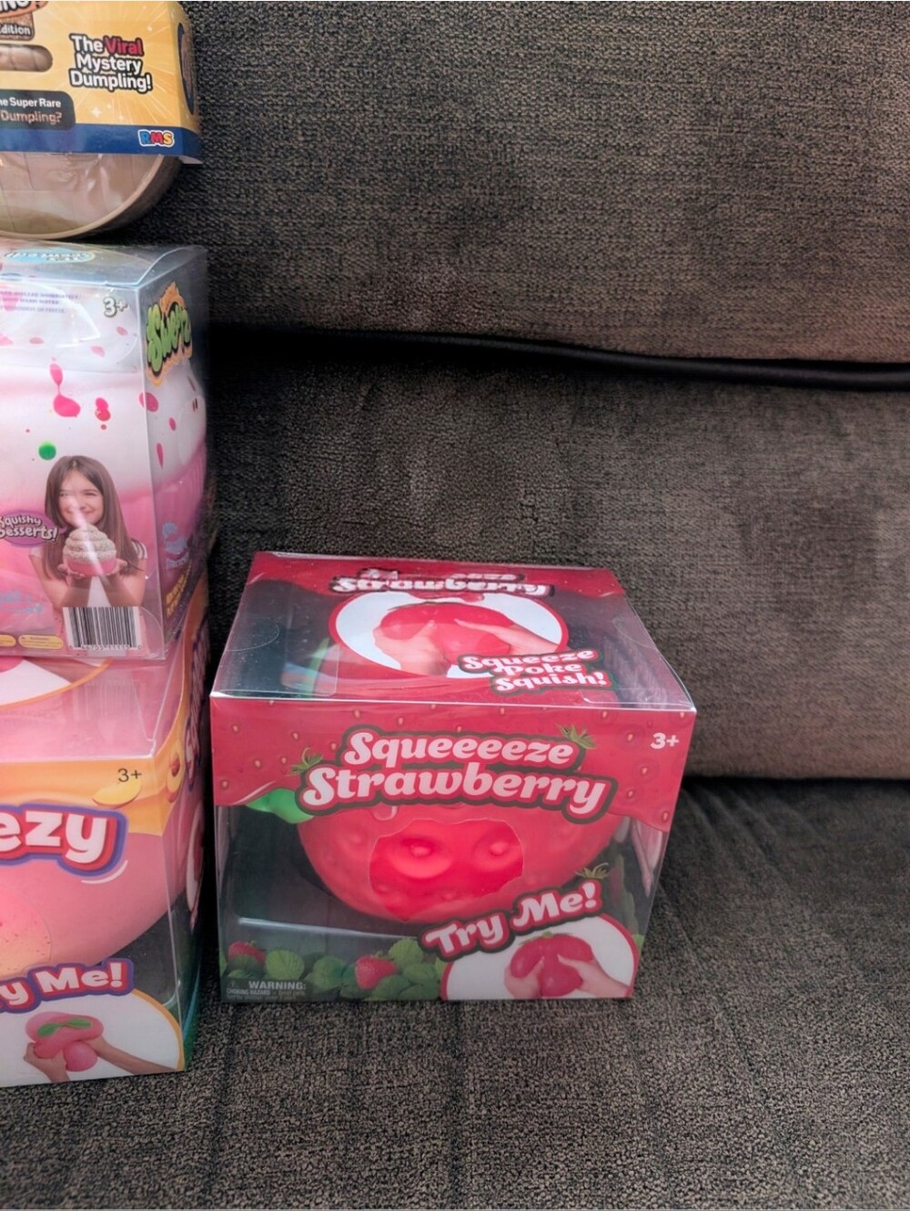 Bundle Of 4 Squishies & 2 Mystery Dumplings - Picture 3 of 3